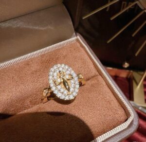 Royal Sparkling Diamond Open-Back Ring