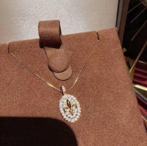 Royal Sparkling Diamond Pendant Necklace