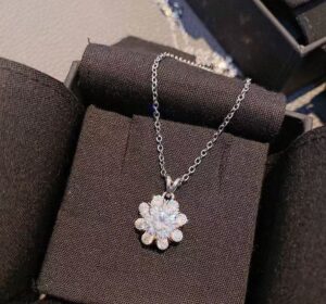 Flower Zircon Necklace