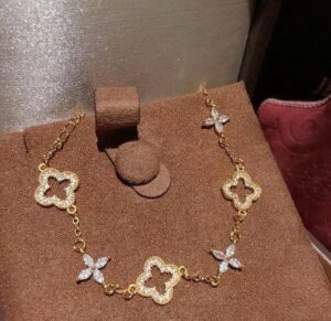 Hollowed-out flower bracelet