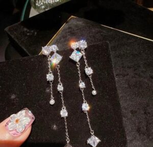 Asymmetric fringed earrings