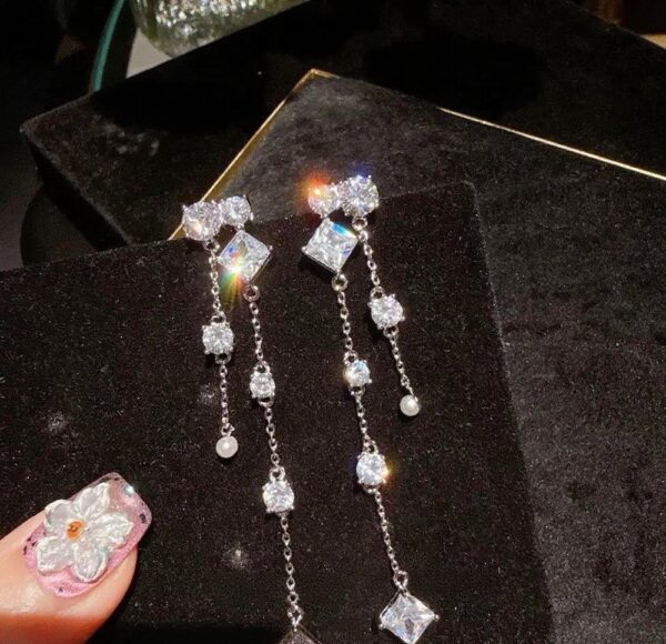 Asymmetric fringed earrings