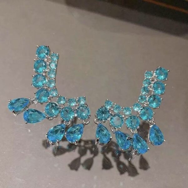 Retro blue heart-shaped gemstone pendant