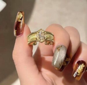 Pigeon egg zircon open-ended ring